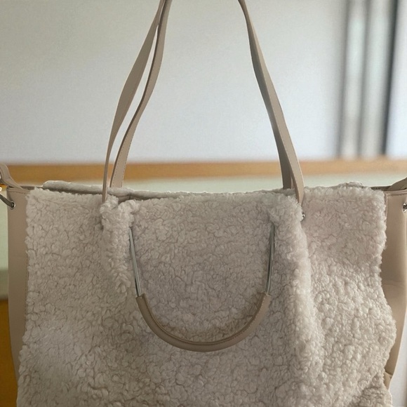 House of Harlow 1960 Sherpa Leather Weekender Bag - Picture 2 of 5